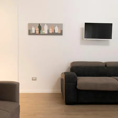 Adelphi 1 *